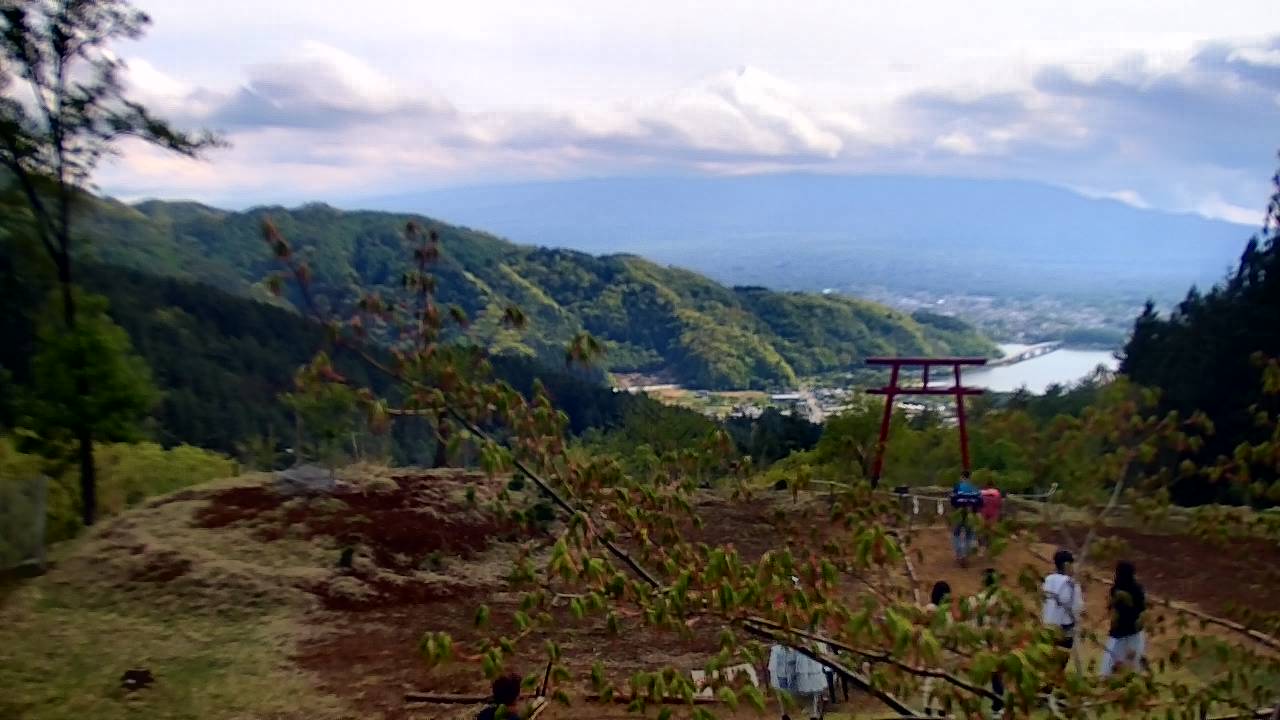 富士山ライブカメラ-河口湖富士山遥拝所(天空の鳥居)