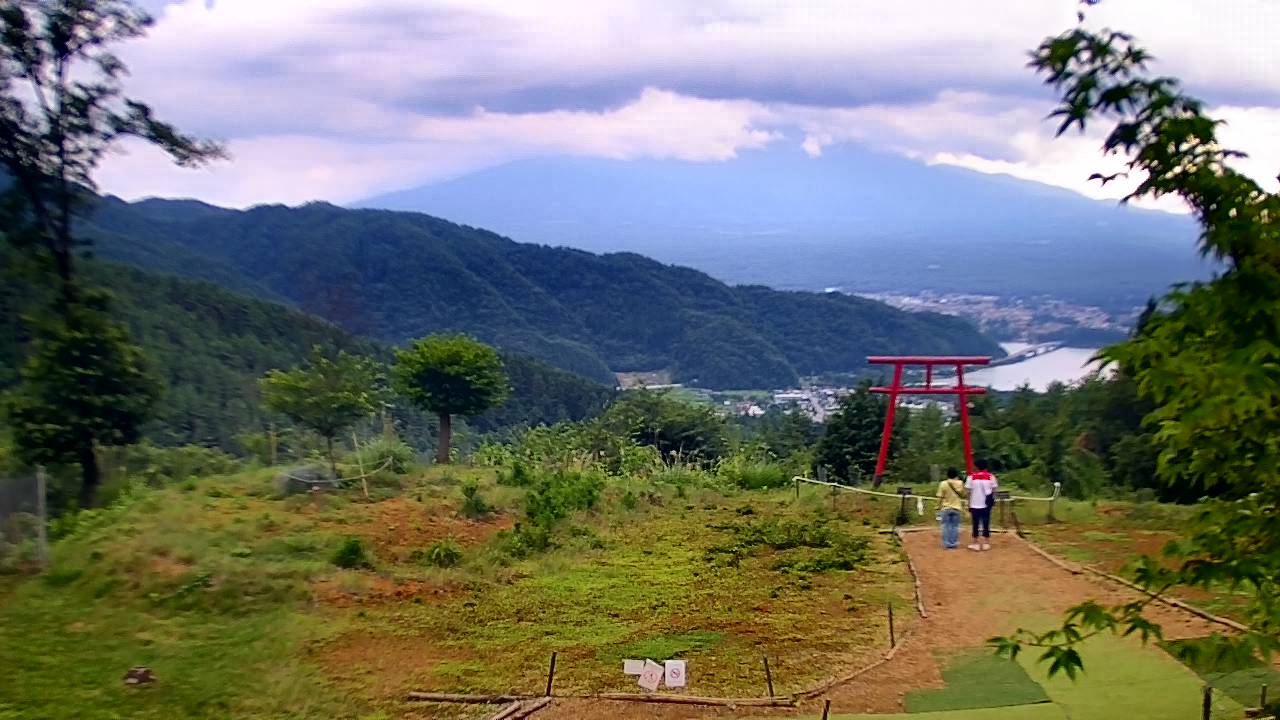 富士山ライブカメラ-河口湖富士山遥拝所(天空の鳥居)