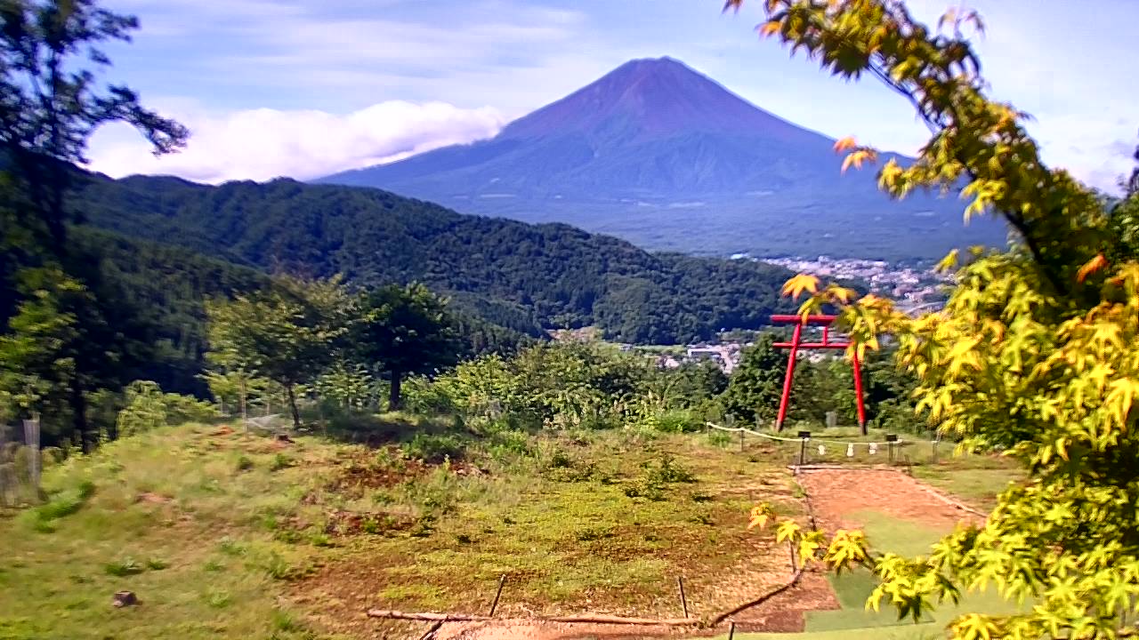 富士山ライブカメラ-河口湖富士山遥拝所(天空の鳥居)