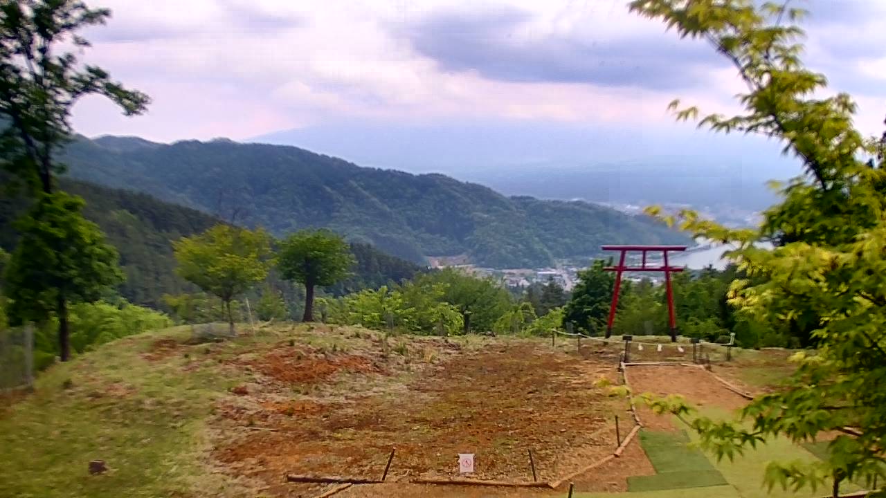 富士山ライブカメラ-河口湖富士山遥拝所(天空の鳥居)