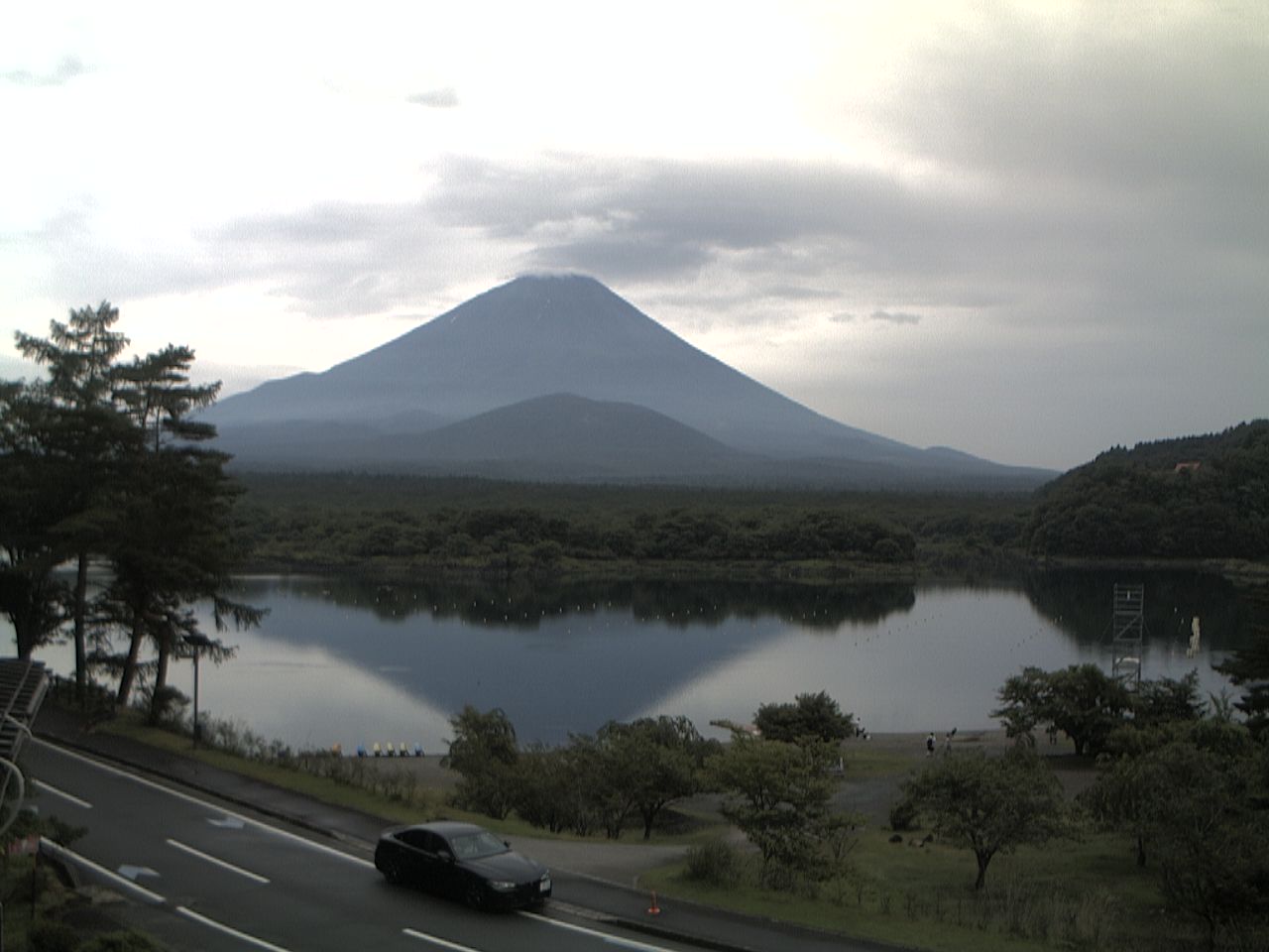 富士山ライブカメラ-精進湖子抱き富士