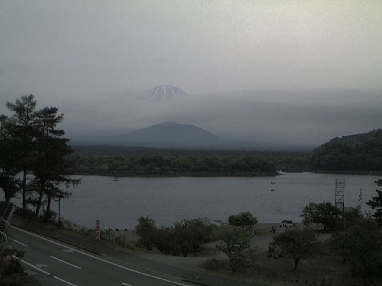 富士山ライブカメラ-精進湖子抱き富士