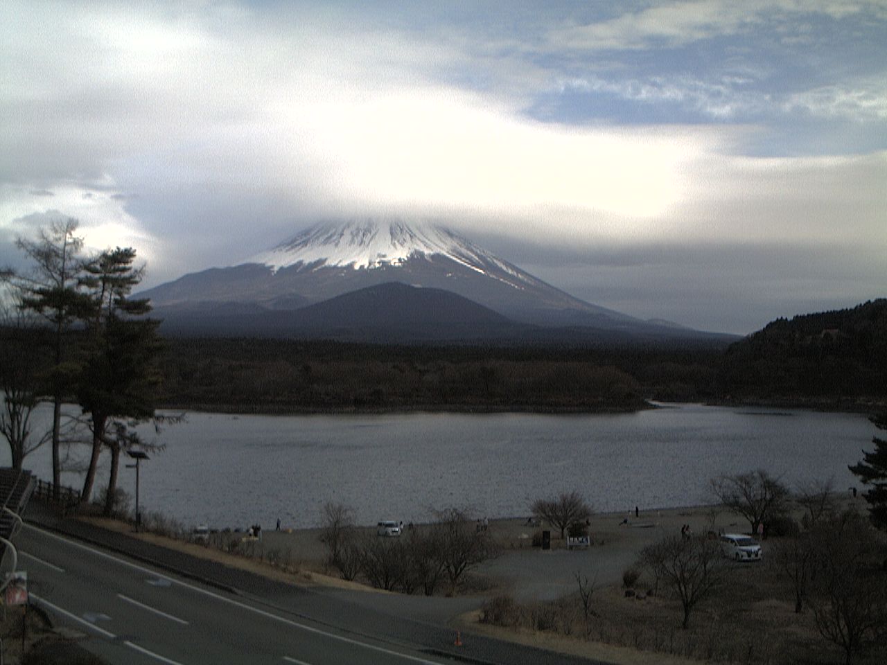 富士山ライブカメラ-精進湖子抱き富士